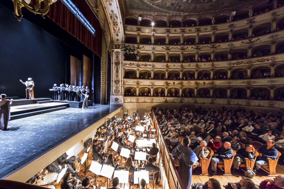 MOMENTI DI TRASCURABILE (IN)FELICITÀ – Teatro Comunale di Ferrara