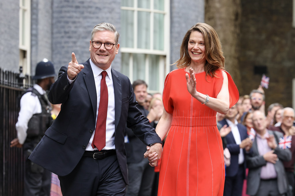 Terremoto politico in UK: Starmer sempre più in bilico, il Labour nella tempesta
