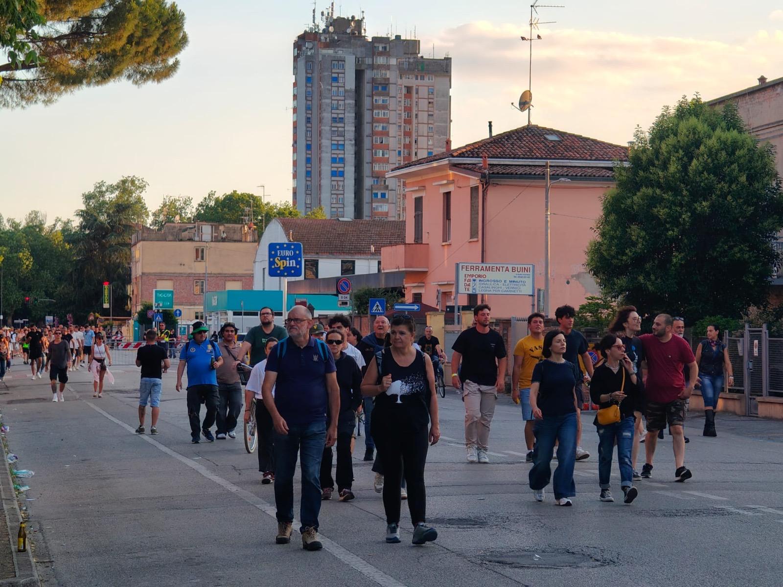 Cartolina ricordo Ferrara 2026: Vasco e Grattacielo