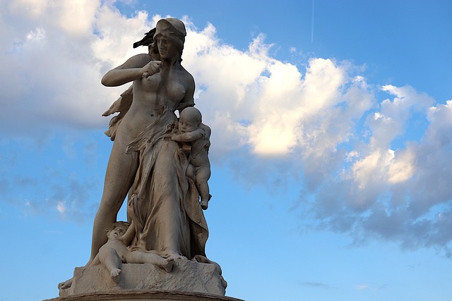 Vite di carta. Mostruosa mente Medea