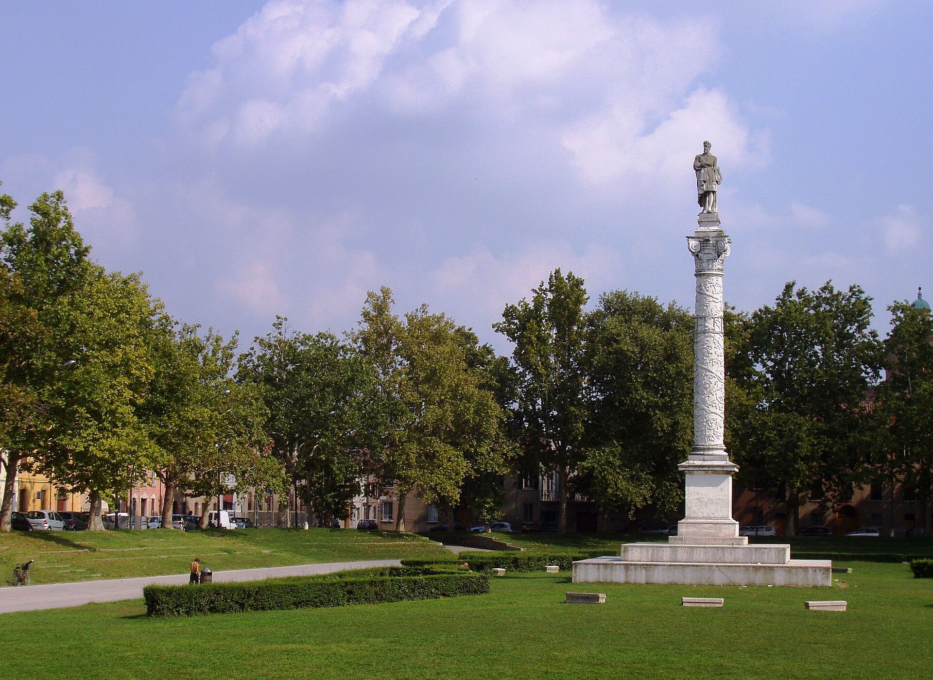 I residenti liberano Piazza Ariostea: ma Ferrara non cambierà a colpi di sentenze