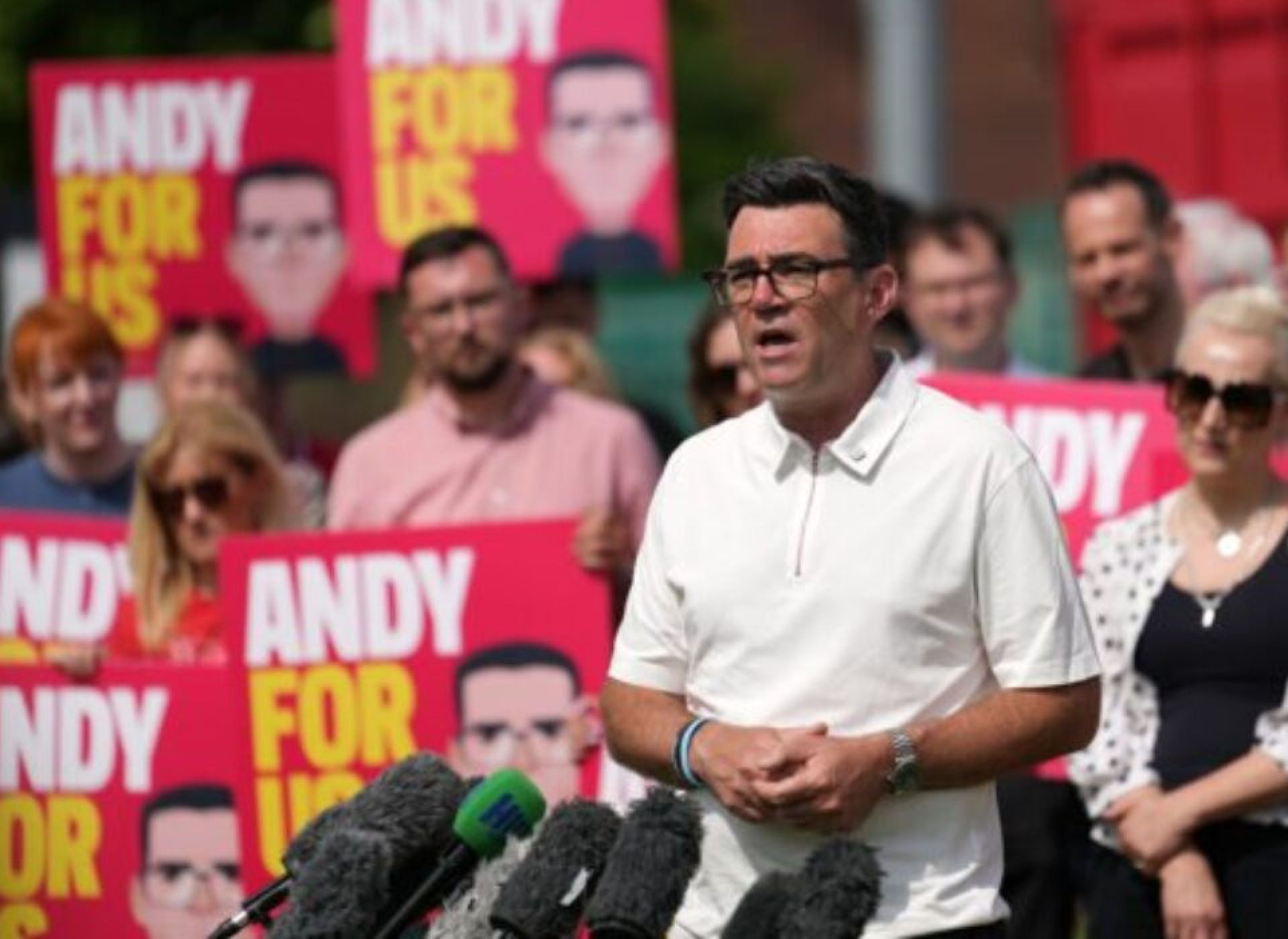 Arriva Andy Burnham e il Regno Unito svolta a sinistra